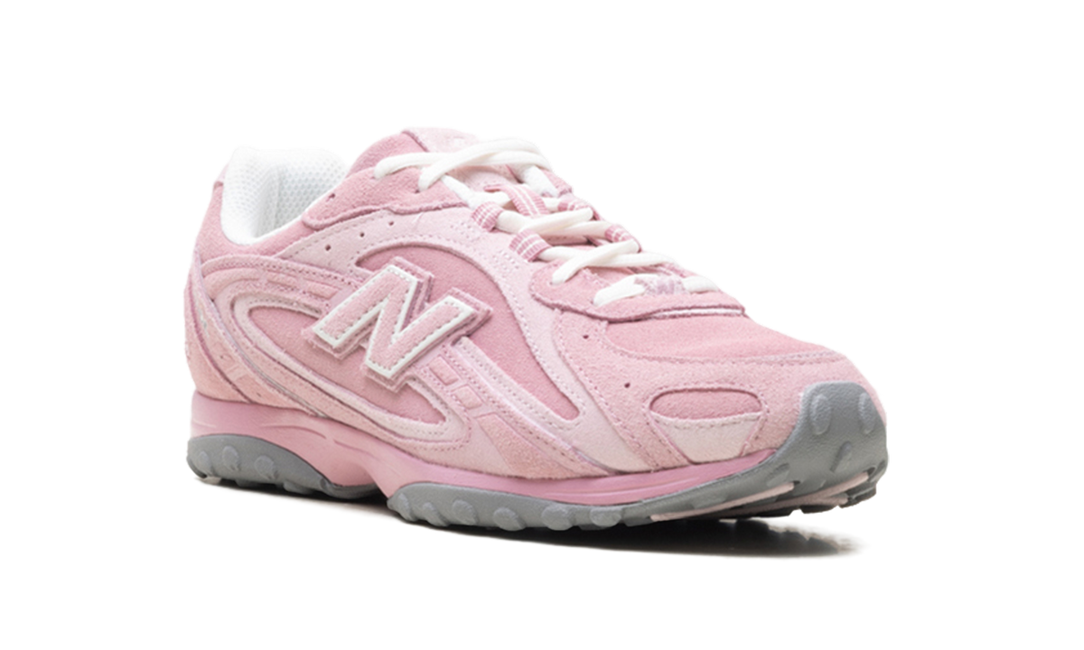 New Balance 204L "Pastel Pink" Sneakers