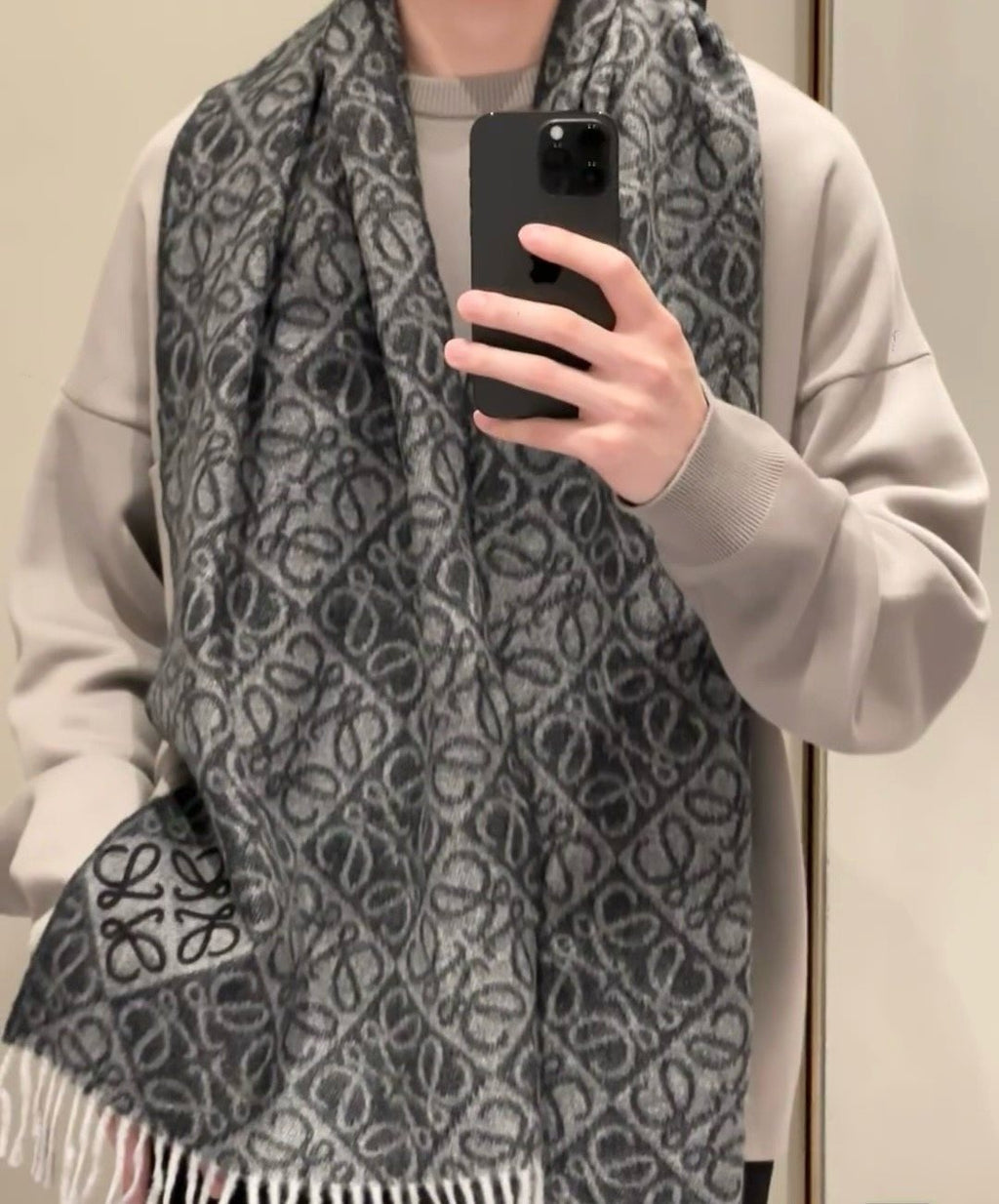 LOEWE Fringed Pattern Scarf — model
